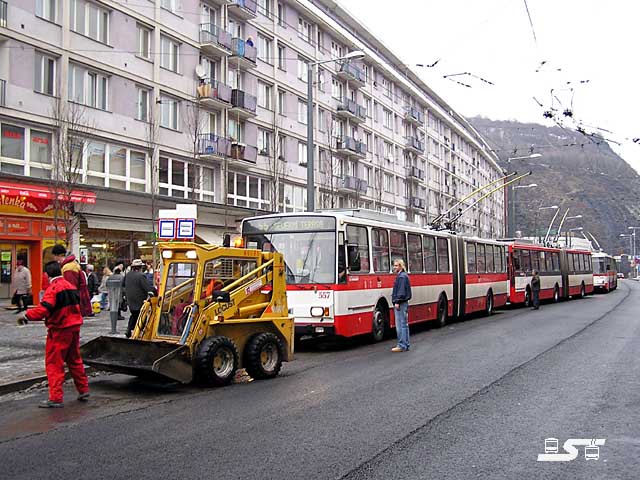 Kliknut�m okno zav�ete