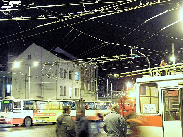 Kliknut�m okno zav�ete