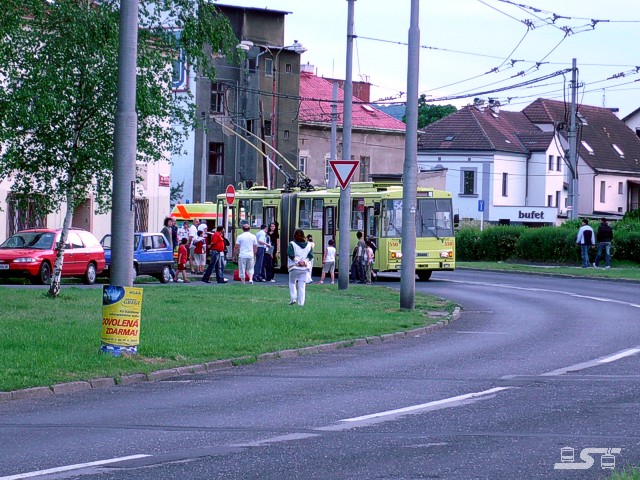 Kliknut�m okno zav�ete
