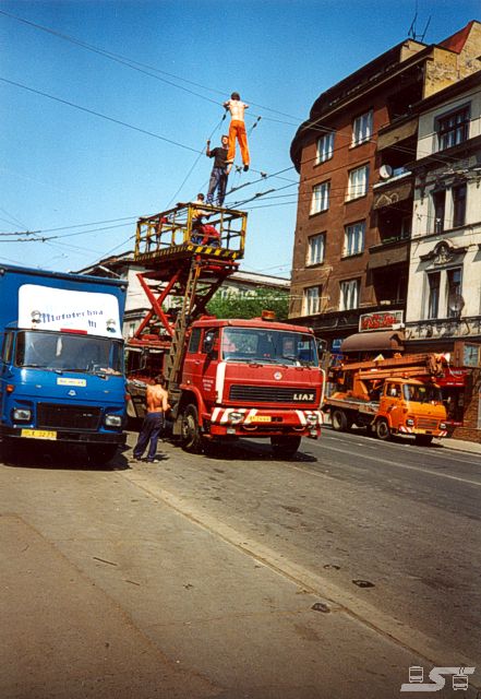 Kliknut�m okno zav�ete