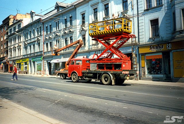 Kliknut�m okno zav�ete