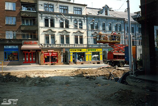 Kliknut�m okno zav�ete